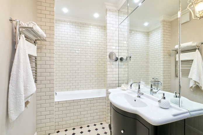 Nicho con bañera en el interior del baño