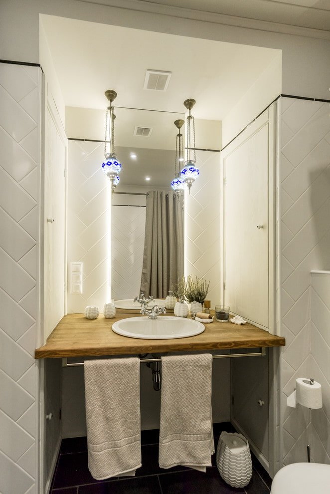 nicho con lavabo en el interior del baño