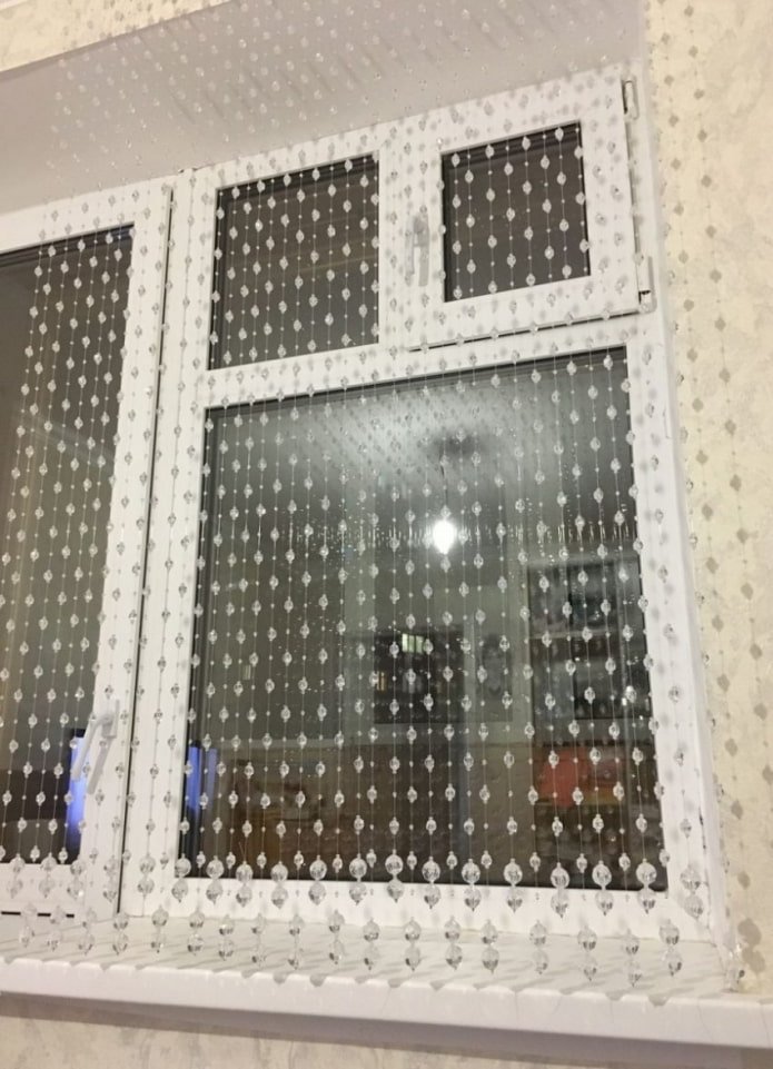 Diseño de cortinas de hilo en el interior de la cocina