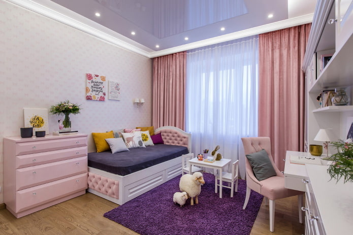 cortinas de noche en la habitación infantil