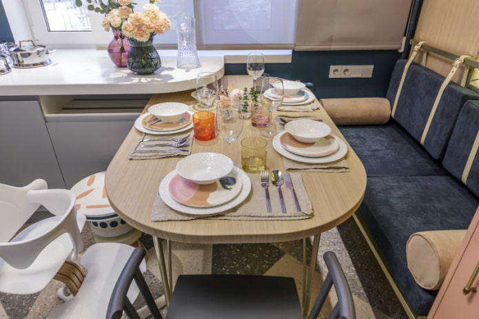 comedor en una cocina pequeña