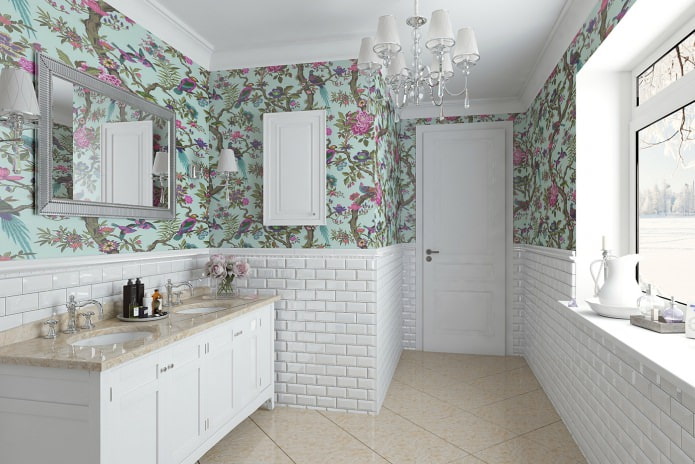 Combinación de papel pintado pastel con estampado brillante y ladrillo decorativo en el baño