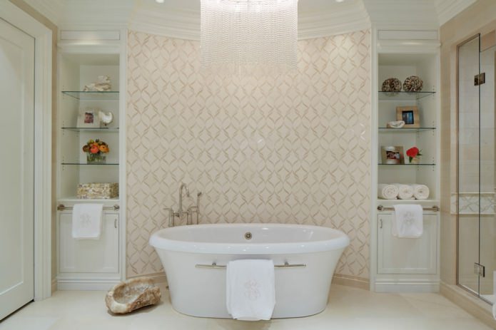 Papel pintado beige con adorno para el baño