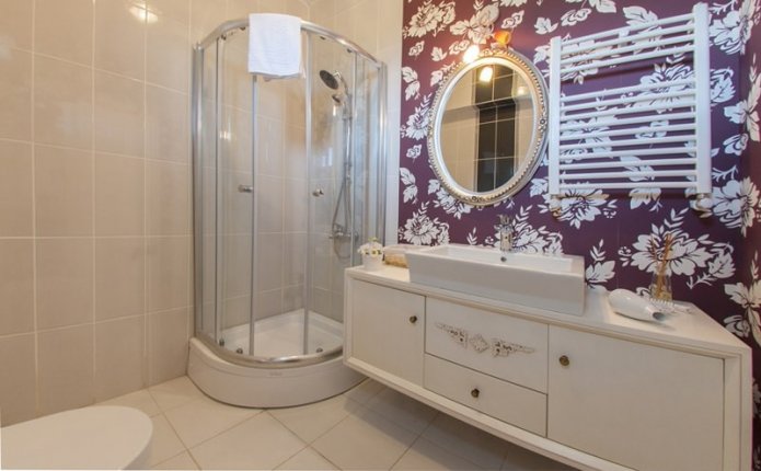 Papel pintado en el baño