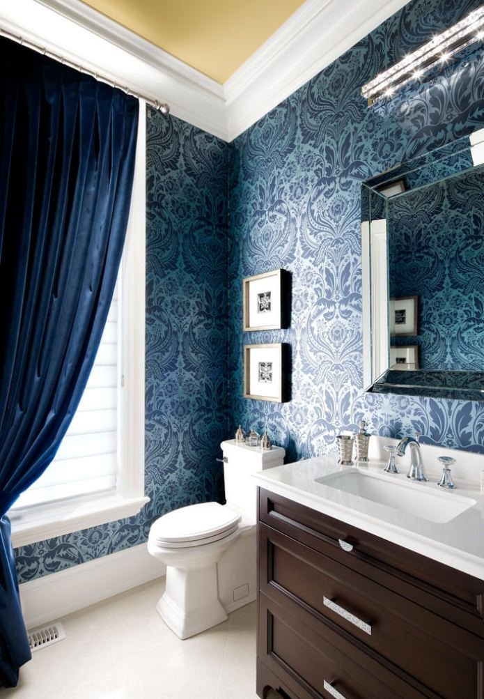 Papel pintado azul para el baño