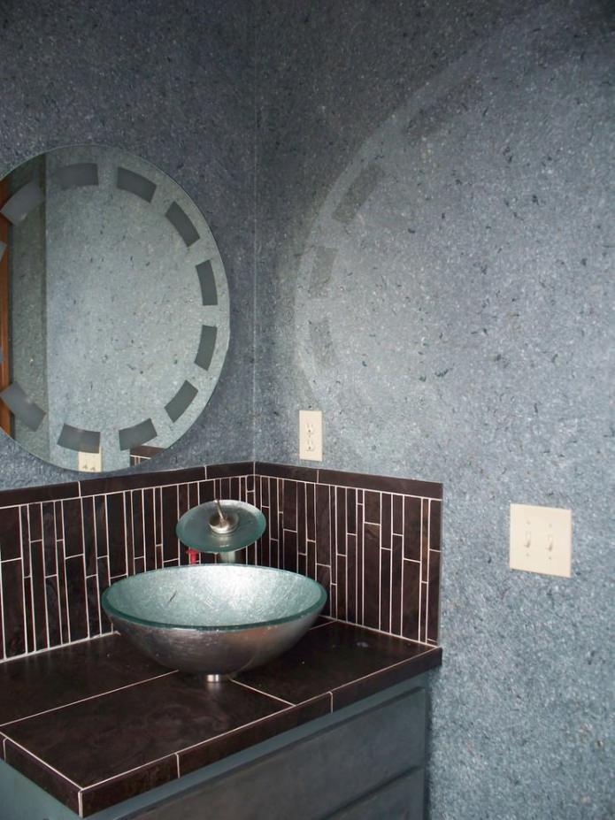 Papel pintado líquido gris para el baño