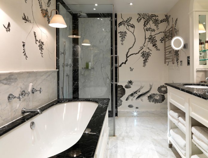 papel pintado en blanco y negro con un patrón en el baño