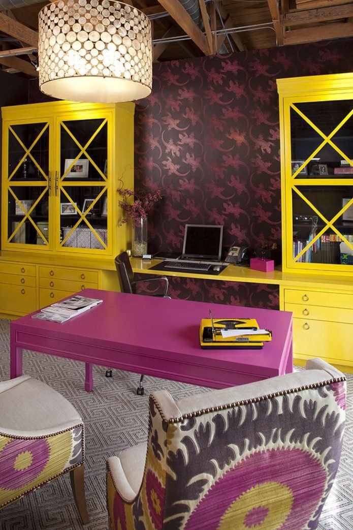 interior amarillo y morado
