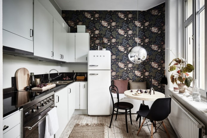 Papel pintado con estampados en la cocina