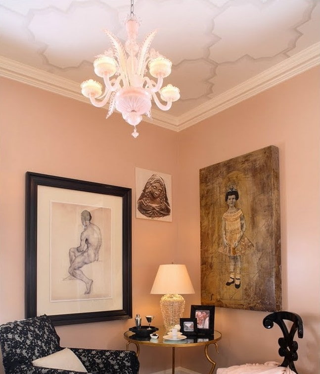 papel pintado de techo blanco en el interior