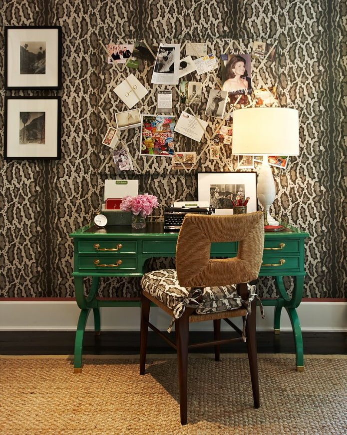 papel pintado de piel de serpiente en el interior