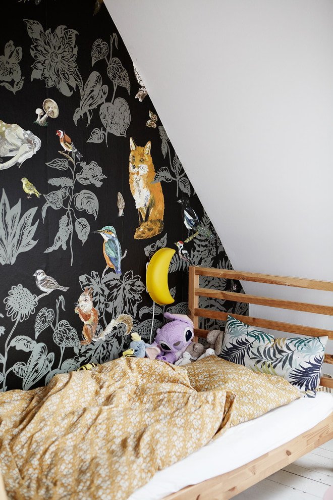 Papel pintado con imágenes de animales y pájaros 
