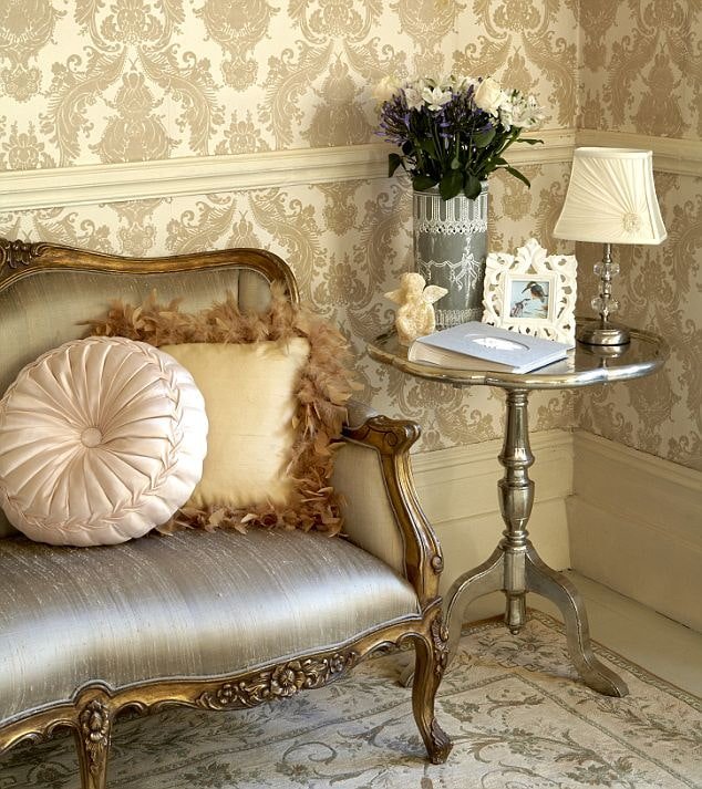 papel pintado monograma beige