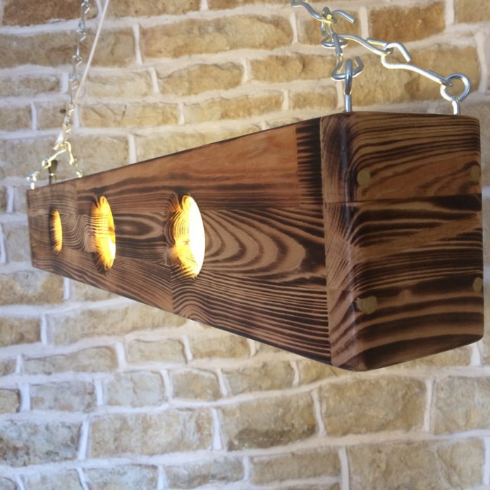 Lámpara de techo de madera quemada