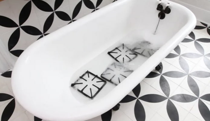 solución jabonosa en el baño