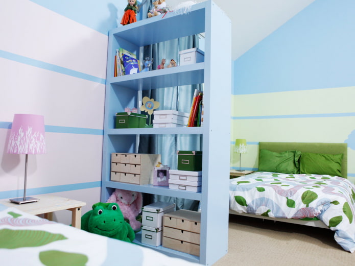 Separación de una habitación infantil en un apartamento de una habitación