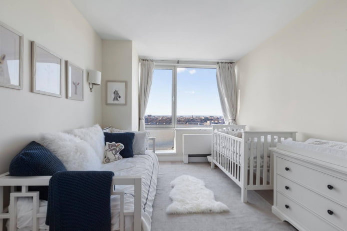 cuna infantil en un apartamento de una habitación