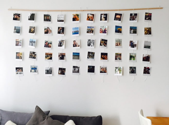 Fotografías Polaroid en la pared del interior