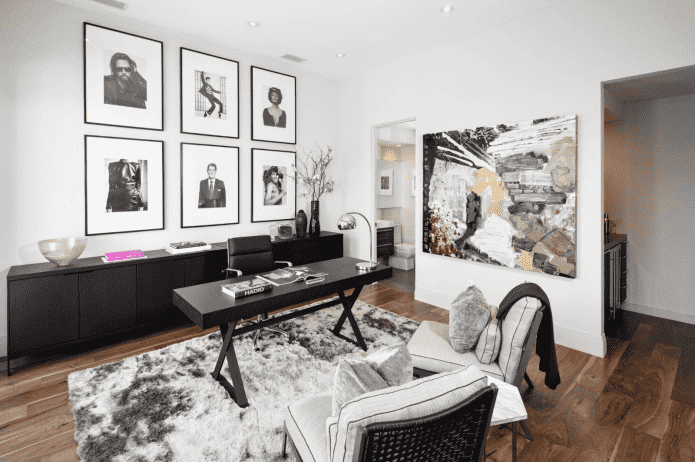 Fotografías en blanco y negro en el interior