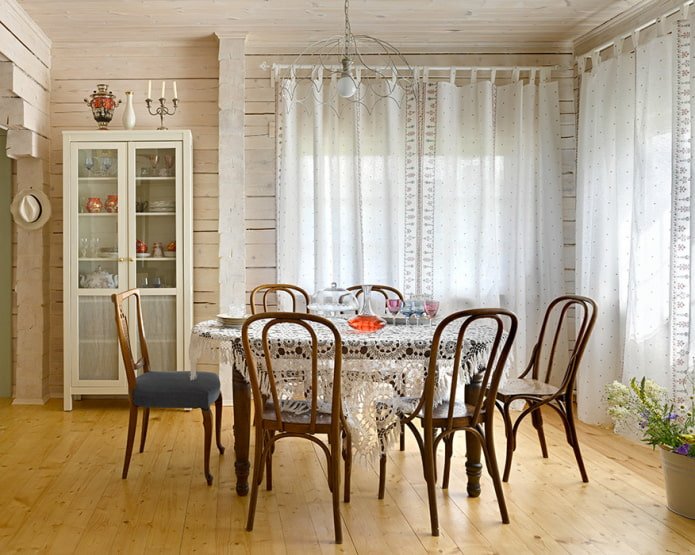 Comedor con cortinas de luz