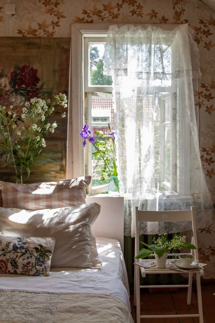 Tul en la ventana del dormitorio