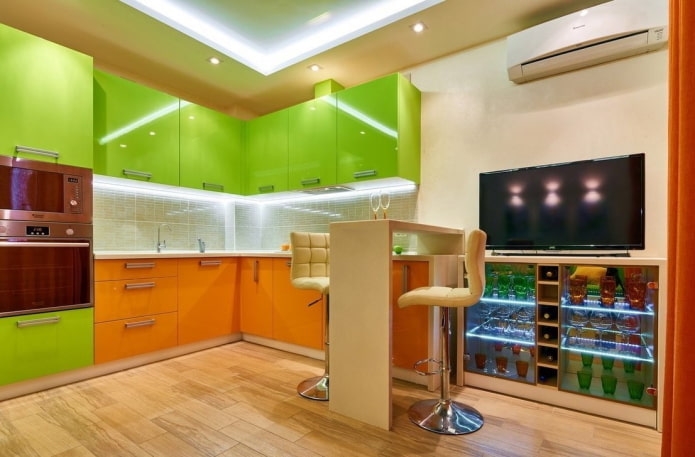 Interior de cocina en tonos naranja y verde