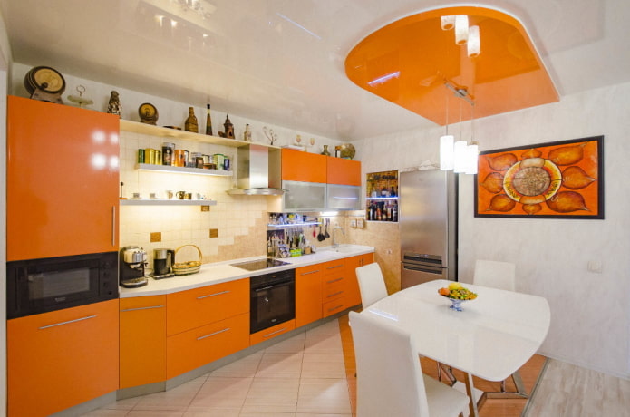 Decoración de interiores de cocina en tonos naranjas