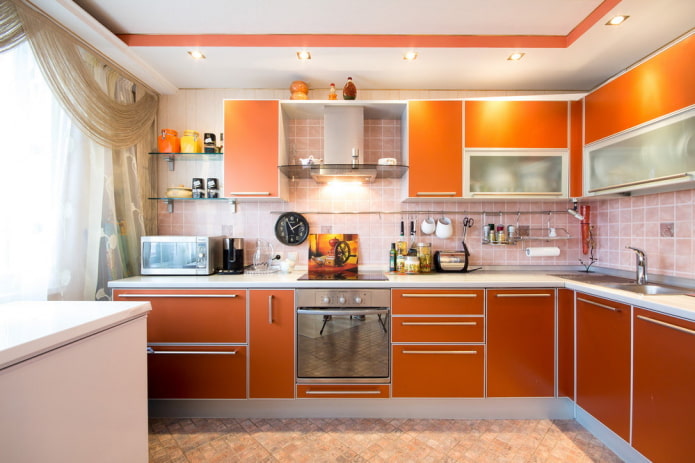 Decoración de interiores de cocina en tonos naranjas