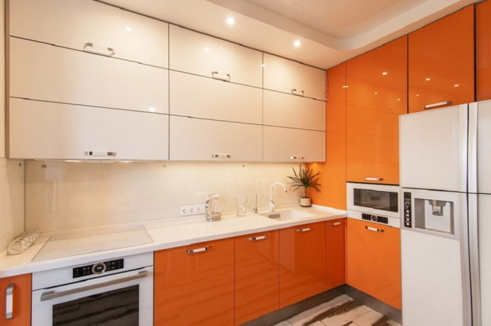 cocina esquinera en tonos naranjas