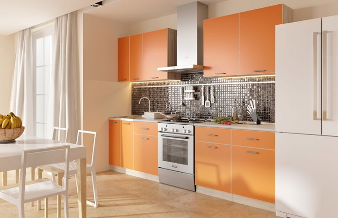 Interior de cocina en tonos beige y naranja