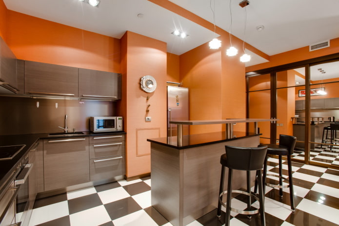 Interior de cocina en tonos naranja y marrón