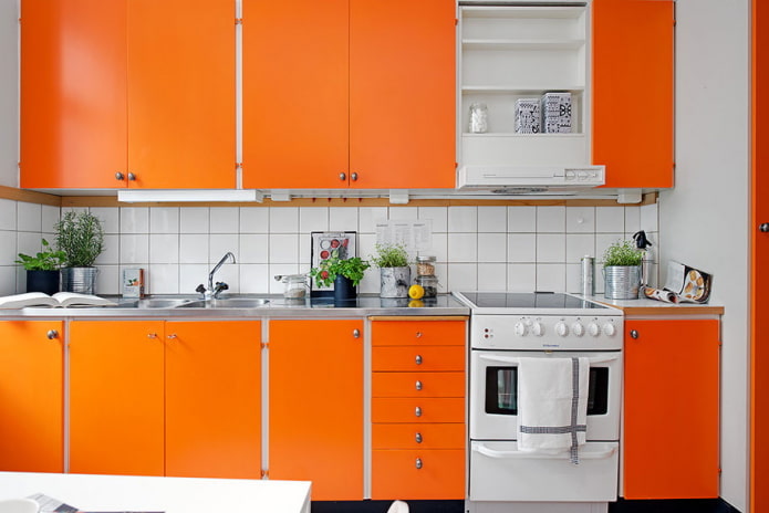 cocina mate en tonos naranjas