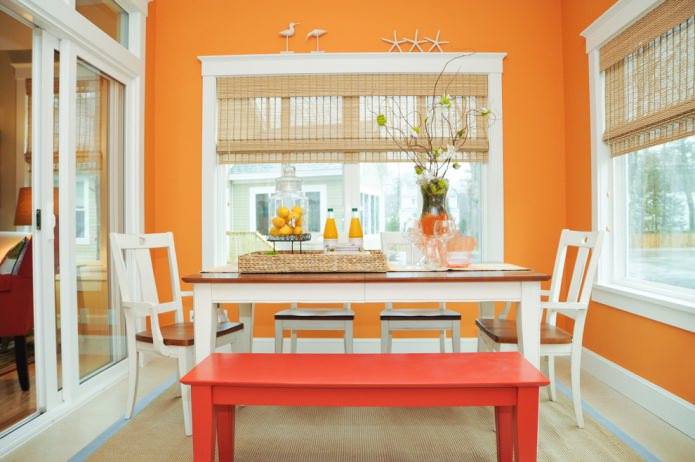 Comedor en tonos naranjas