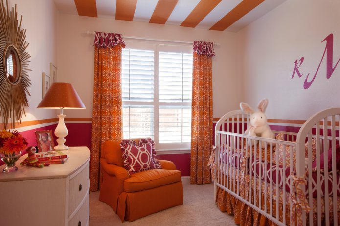 Habitación infantil naranja-rosa