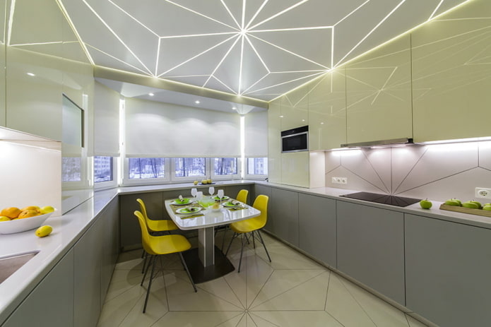 Techo tensado con retroiluminación en el interior de la cocina