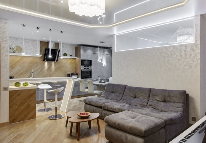 Lámpara decorativa en el interior de la cocina-salón