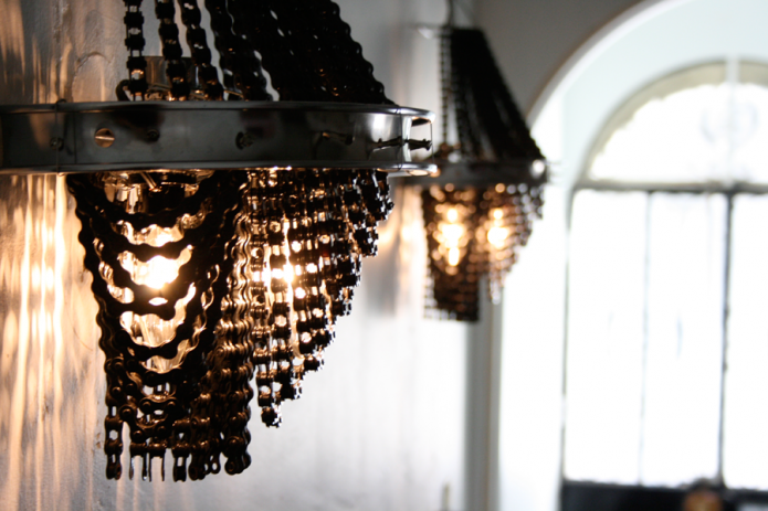 Lámpara con cadenas de estilo loft