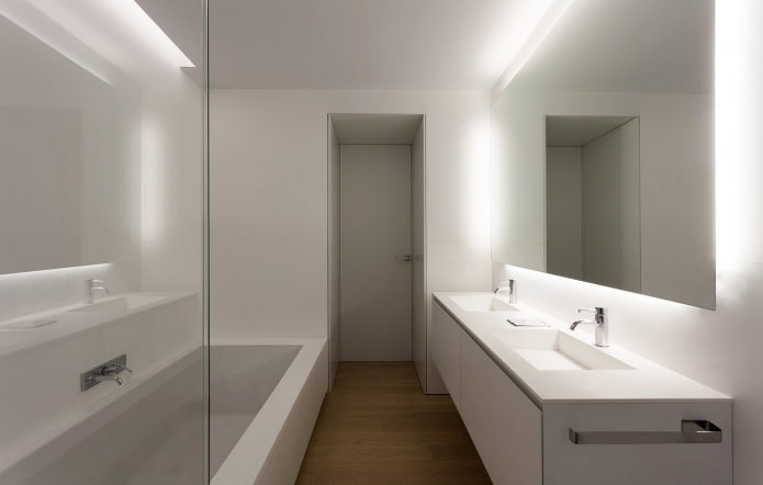 Iluminación en el interior del baño en estilo minimalista