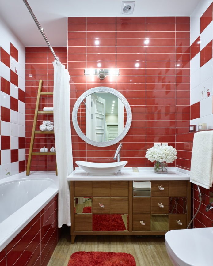 Iluminación en el interior de un baño pequeño