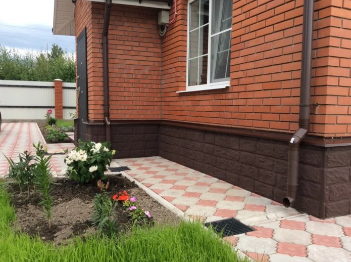 acabado de la base de una casa particular