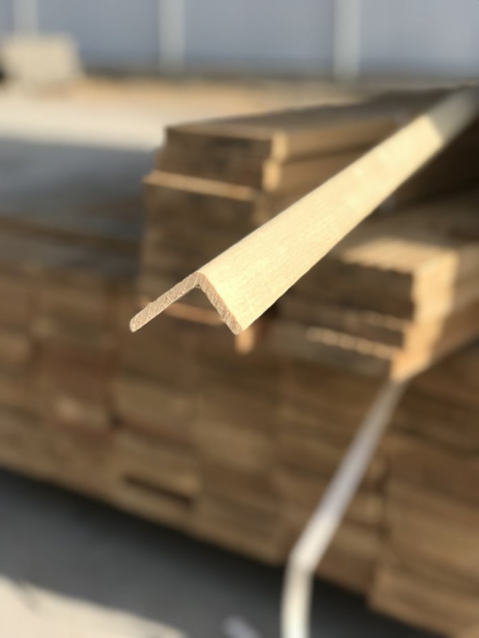 esquina de madera para esquina exterior