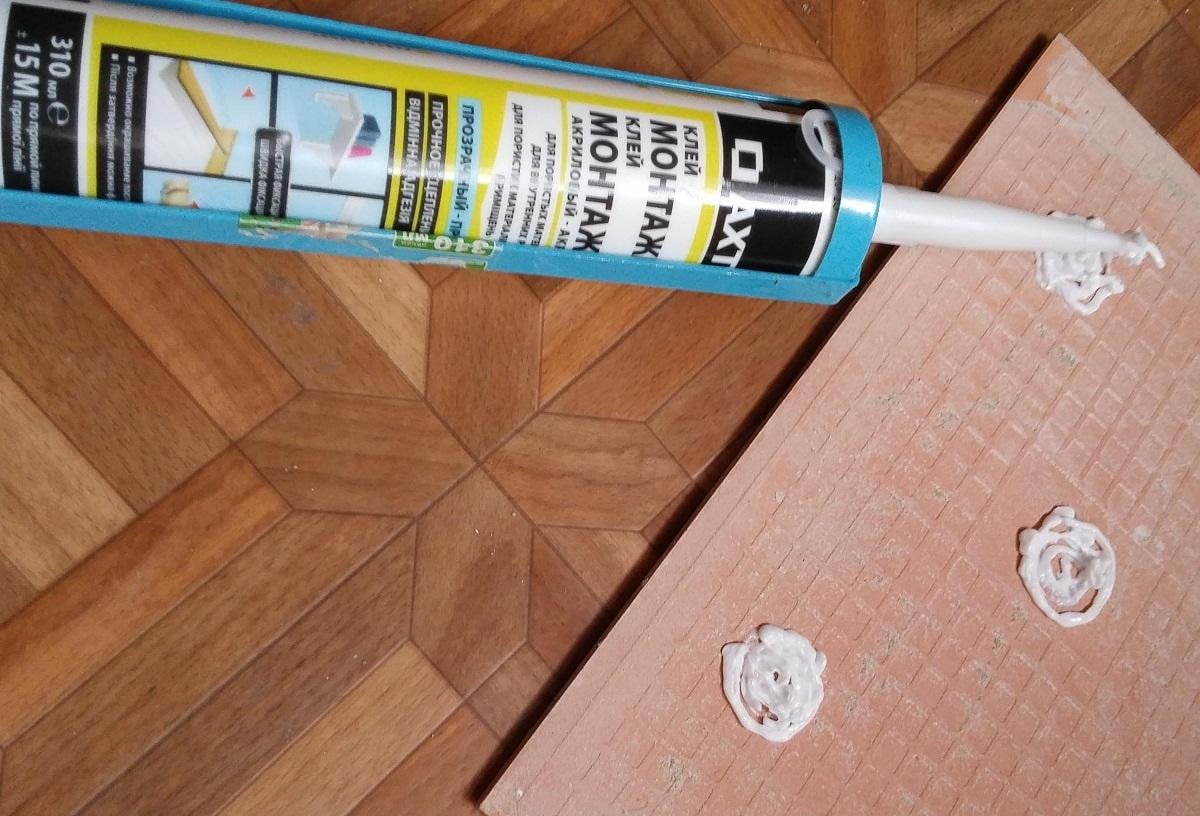 azulejo, untado con pegamento