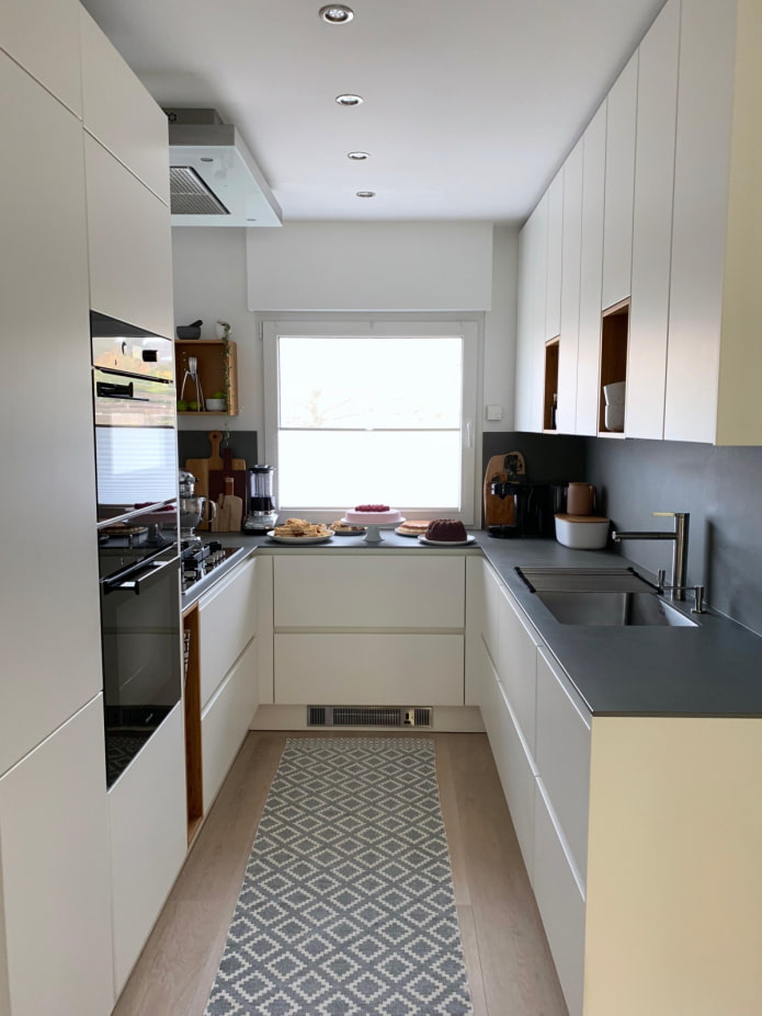 cocina estrecha y alargada