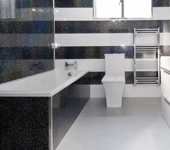 Baño en blanco y negro