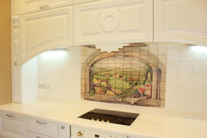 panel de azulejos de cerámica en el interior de la cocina