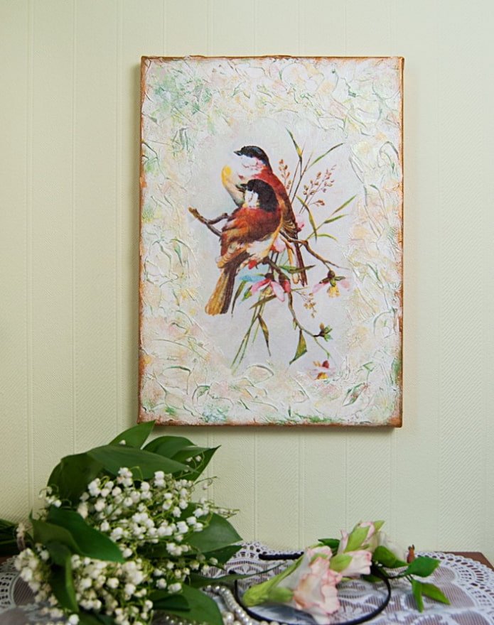 Panel de pared en técnica de decoupage en el interior
