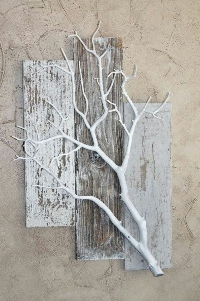 panel de ramas de árbol en la pared interior