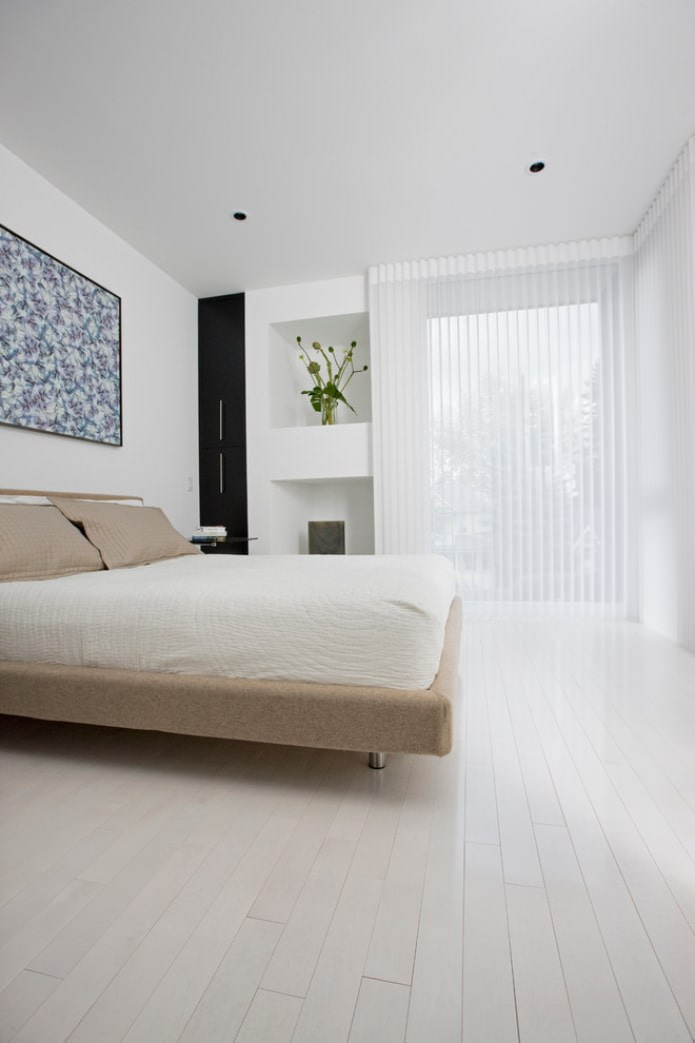Parquet blanco en el dormitorio