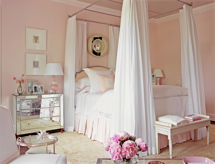Dormitorio blanco y melocotón