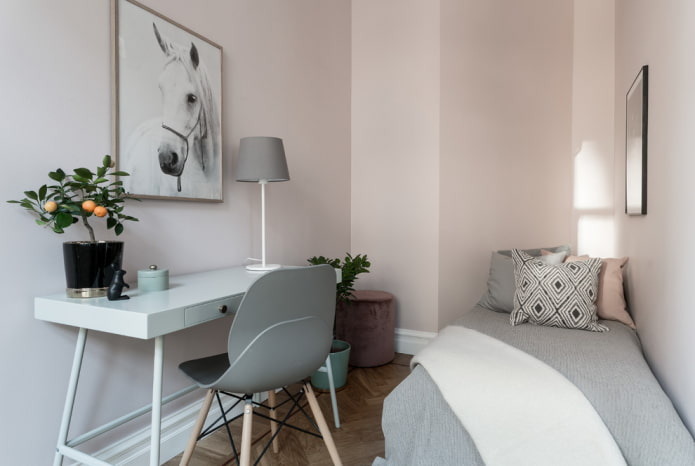 Paredes rosa pastel en la habitación infantil
